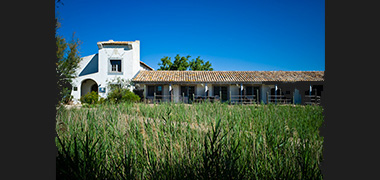 Château Hôtel LES ARNELLES : adaptation d'une station au terrain